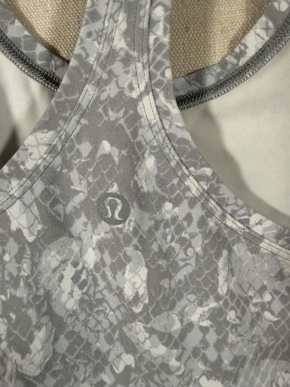 Lululemon Cool Racerback Short Tank Nulu in Hideaway Camo White Starlight - Picture 3 of 3